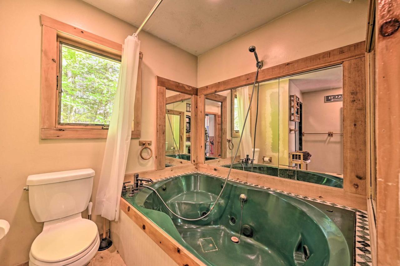 Remote Cabin With Fire Pit 3 Miles To Stowe Mtn! 외부 사진