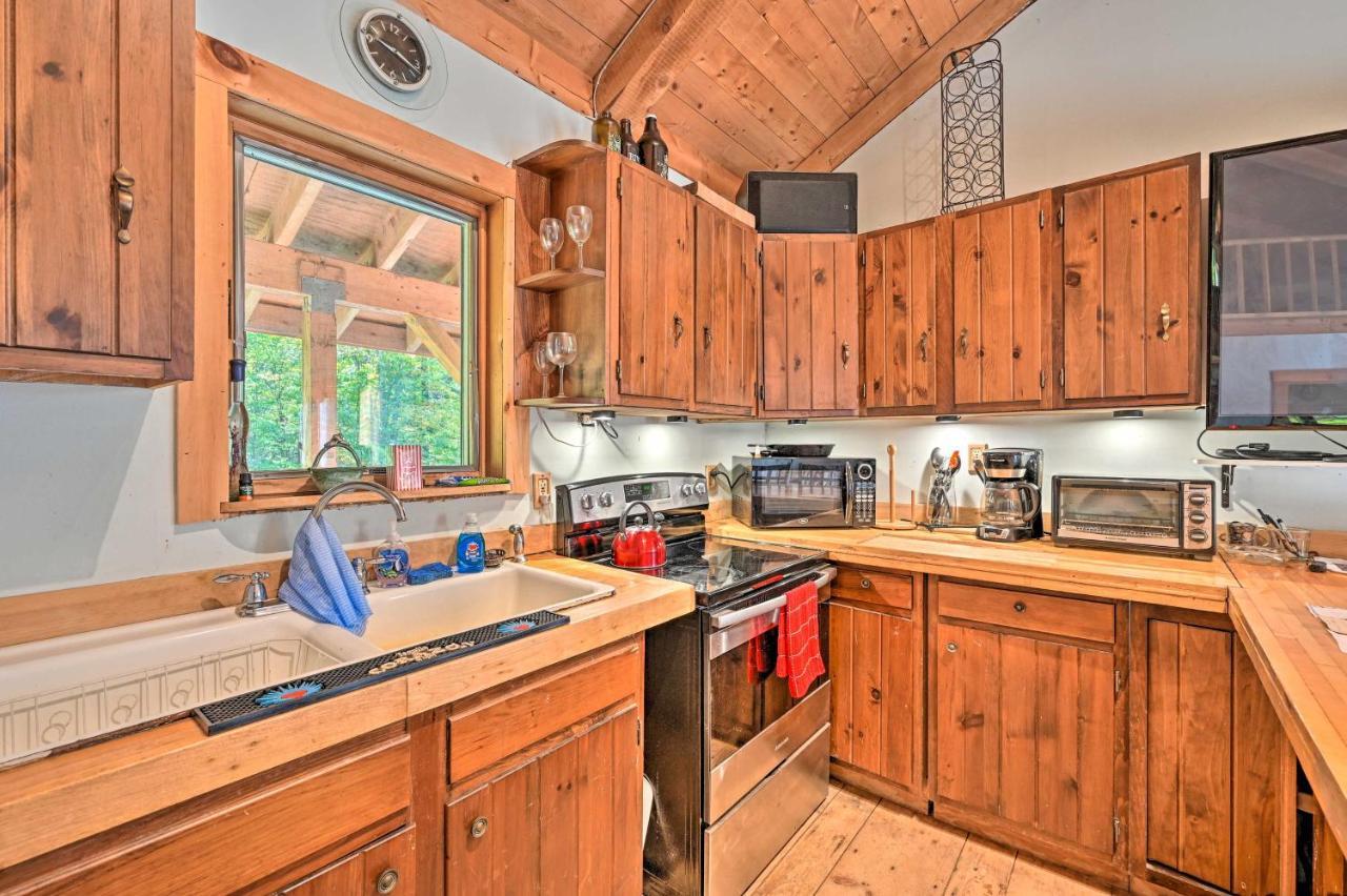 Remote Cabin With Fire Pit 3 Miles To Stowe Mtn! 외부 사진