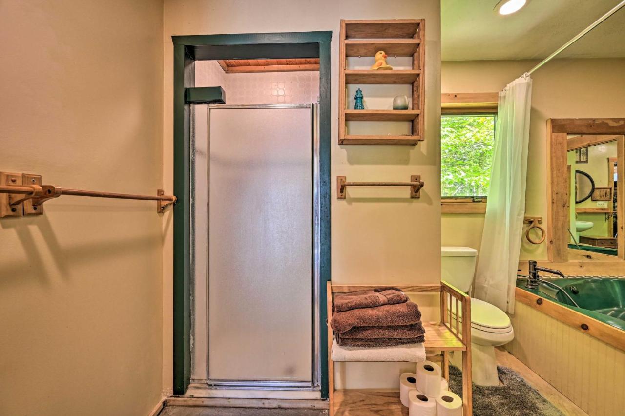 Remote Cabin With Fire Pit 3 Miles To Stowe Mtn! 외부 사진