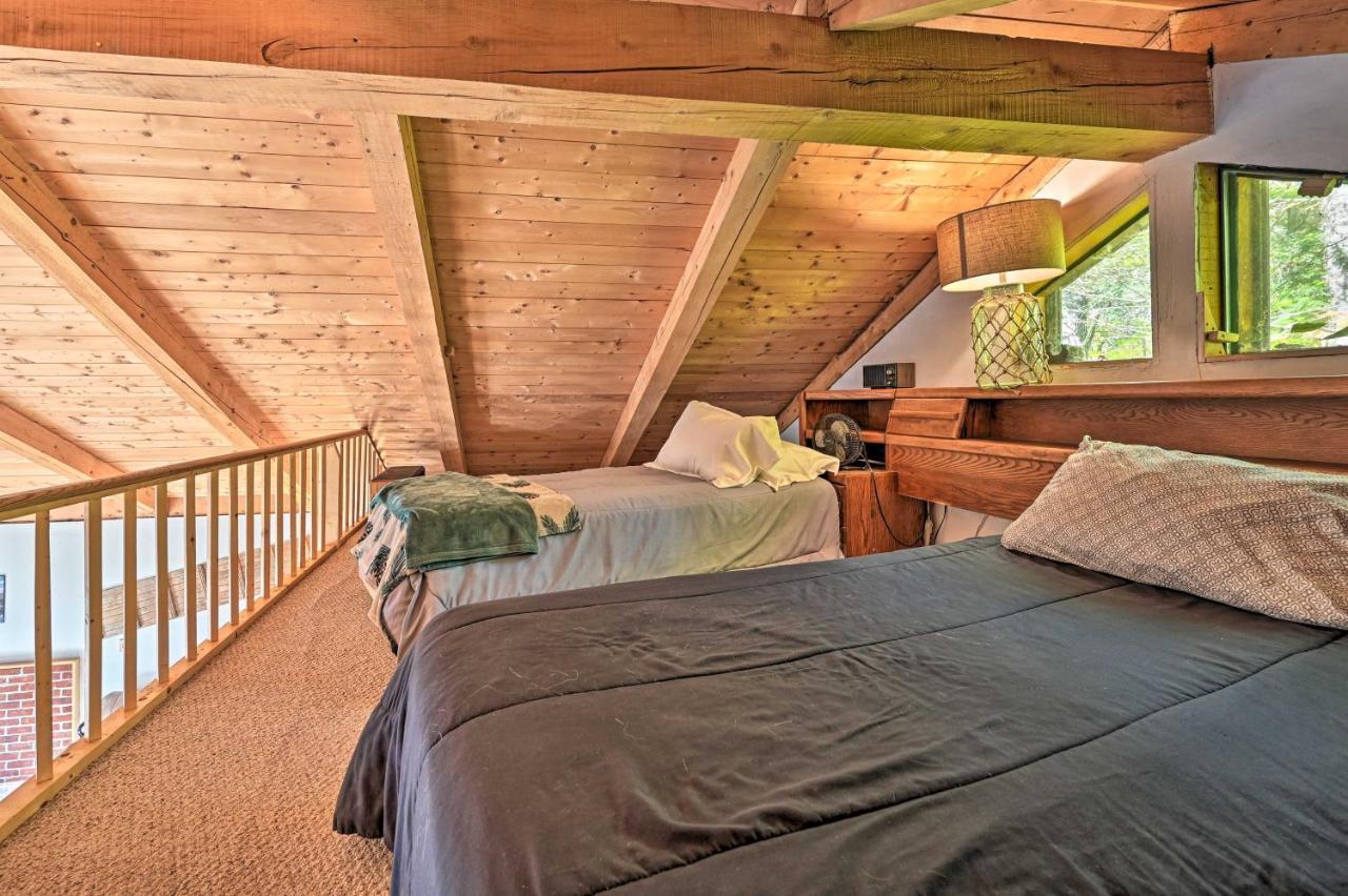 Remote Cabin With Fire Pit 3 Miles To Stowe Mtn! 외부 사진