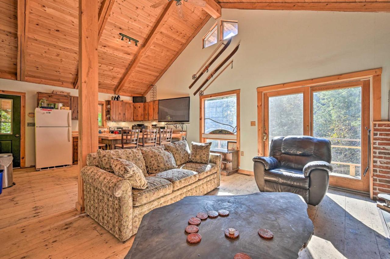 Remote Cabin With Fire Pit 3 Miles To Stowe Mtn! 외부 사진