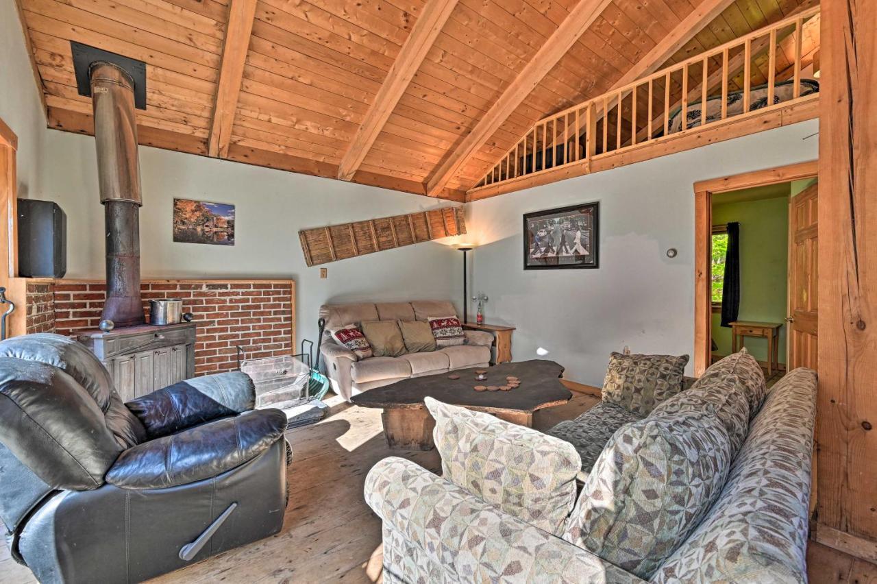 Remote Cabin With Fire Pit 3 Miles To Stowe Mtn! 외부 사진